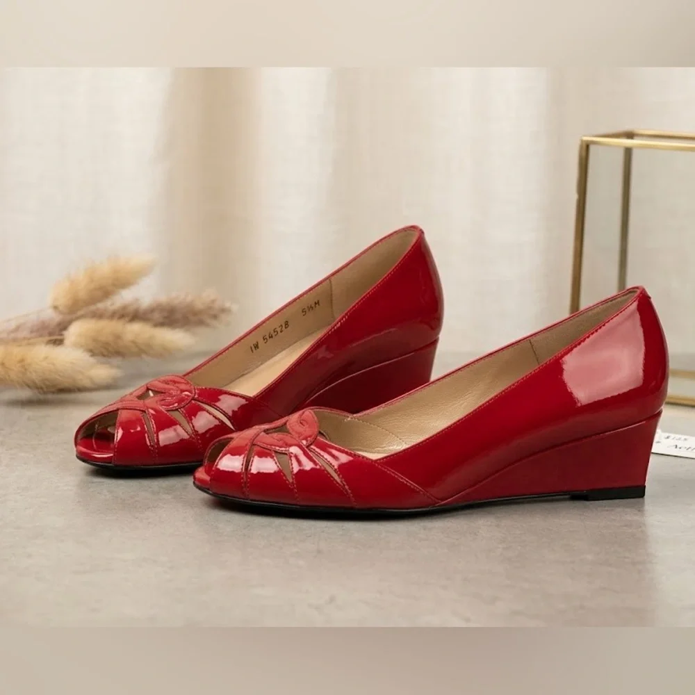 Stuart Weitzman Red Patent Peep-Toe Wedge Flats Size 10 - Picture 1 of 3